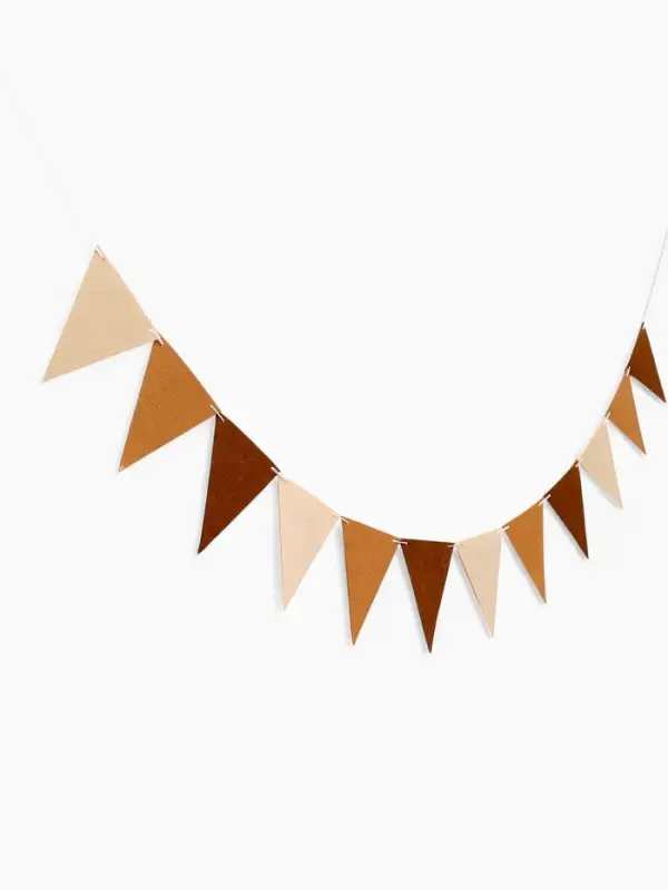 Фетровая гирлянда "Зайка" 12 флажков+ иголочка+ лента