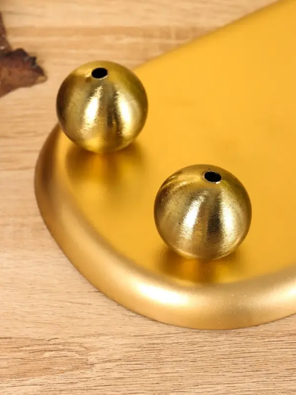 Блюдо сервировочное текстурное на золотых ножках сферах «Песок», 29×15.5×7 +/- 0.5 см