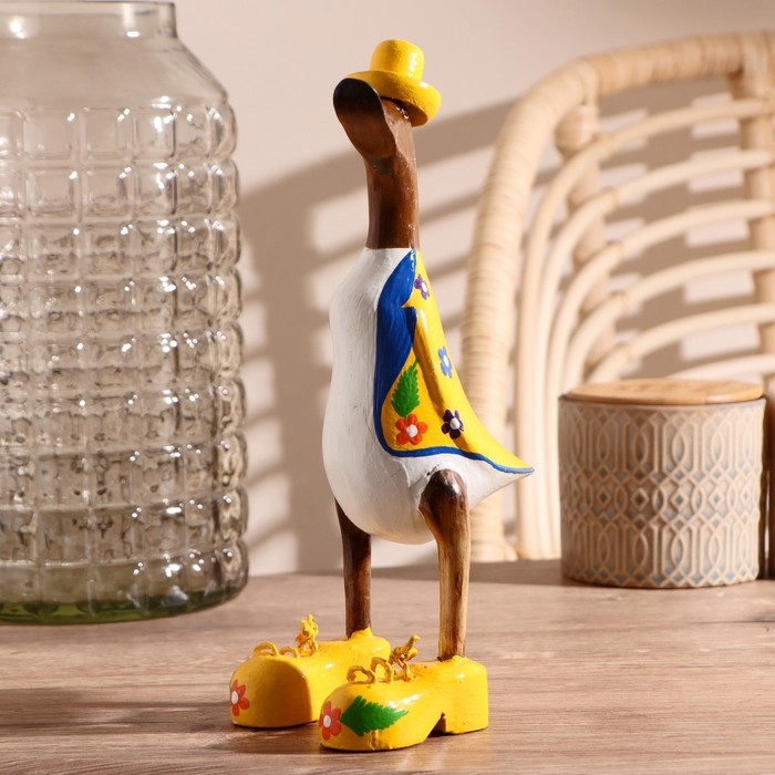 Сувенир Сувенир "Утка в желтом летнем костюме" дерево 13х9х27 см