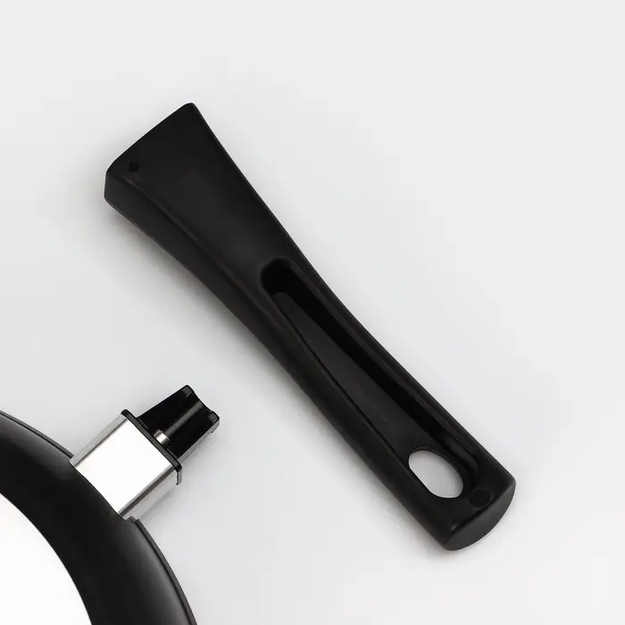 Сковорода KUKMARA &laquo;Традиция&raquo;, d=26 см, стеклянная крышка, съёмная ручка, антипригарное покрытие, алюминий, чёрная