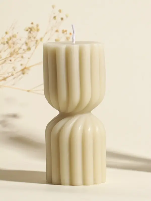 Свеча декоративная &laquo;Афина&raquo;, сливочная, 6&times;6&times;14 см