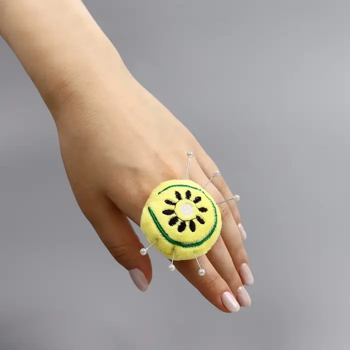 Игольница-кольцо «Лимон», 5×4.5×4 см, жёлтая Игольница-кольцо «Лимон», 5×4.5×4 см, жёлтая