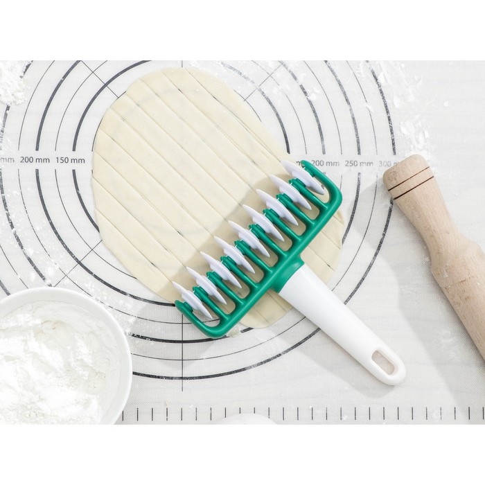 Валик для нарезки полос из теста KONFINETTA «Сладость», 14×17×4 см, цвет белый Валик для нарезки полос из теста KONFINETTA «Сладость», 14×17×4 см, цвет белый