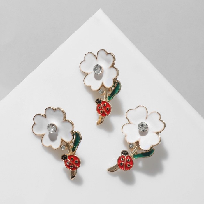 Брошь «Цветы ромашки» с божьей коровкой, цветная в золоте (неделимая фасовка 12 шт., цена за шт.) Брошь «Цветы ромашки» с божьей коровкой, цветная в золоте (неделимая фасовка 12 шт., цена за шт.)