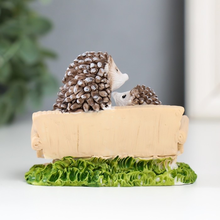 Сувенир полистоун  Сувенир полистоун "Ёжики на скамеечке читают книжку" 5,7х3,9х7,5 см