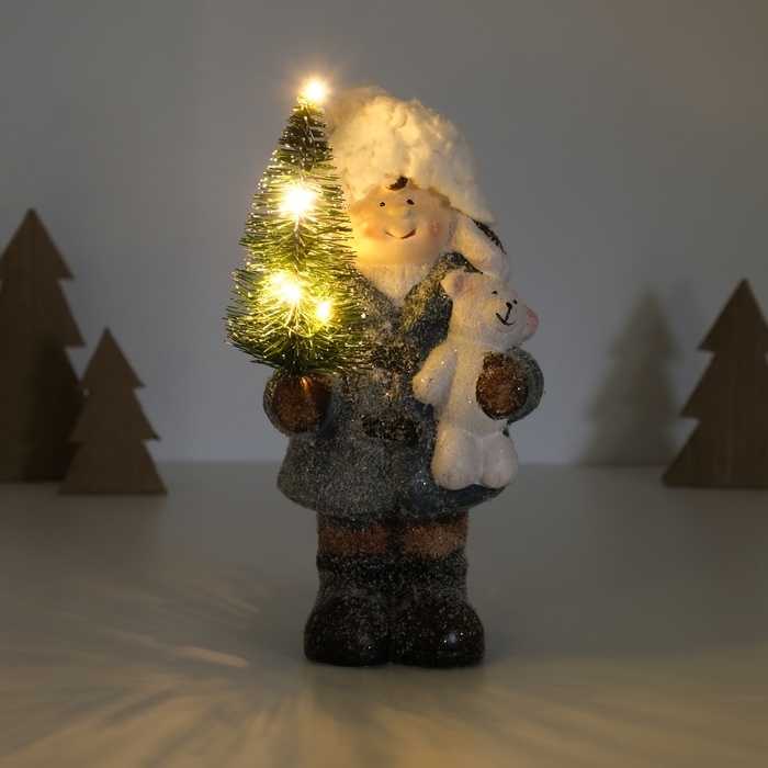 Сувенир керамика свет Сувенир керамика свет "Малыш в сером пальто, с ёлочкой и медведем" 10,5х8,5х19 см