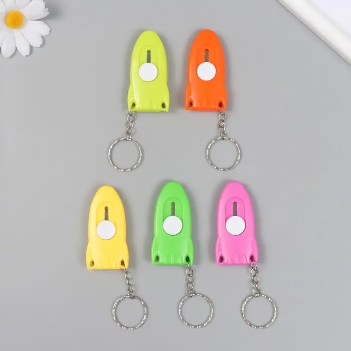 Брелок для ключей на кольце «Ракета», канцелярский нож, пластик, 3×6 см, МИКС Брелок для ключей на кольце «Ракета», канцелярский нож, пластик, 3×6 см, МИКС