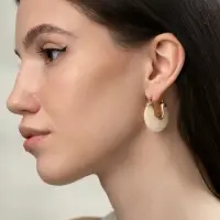 Серьги большие &laquo;Стиль. Подкова&raquo;, акрил, белые в золоте