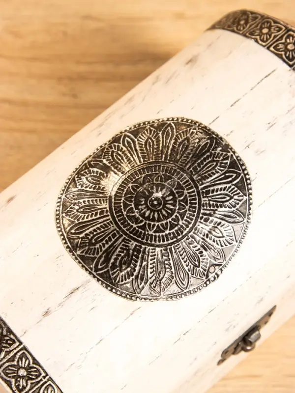 Сундучок Сундучок "Солнце ацтеков" 19х12х11 см, манговое дерево, белый антик