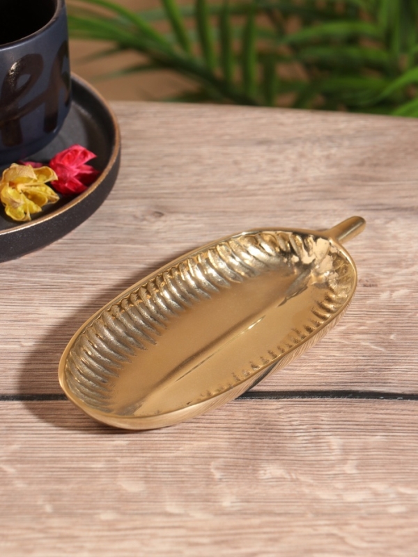 Блюдо сервировочное Блюдо сервировочное "Ливс" латунь 7,5х16,5х1,5 см