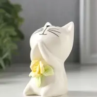 Сувенир керамика "Белый котёнок с желтым цветочком" 5,2х5х7,6 см