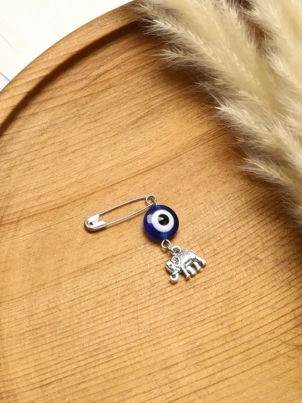 Булавка-оберег «Для уверенности в себе», 2.2 см, бело-синяя в серебре