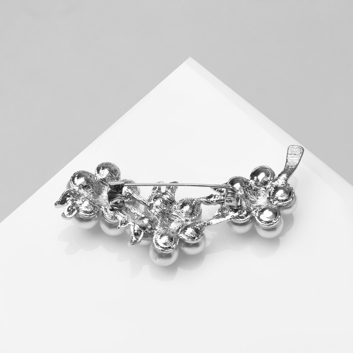 Брошь &laquo;Цветочное трио&raquo; жемчуг, цвет белый в серебре