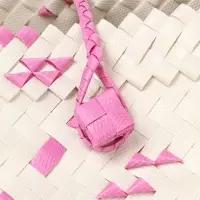 Сумка плетёная на застёжке &laquo;Девочка с букетом&raquo;, 40&times;10&times;55 см, пластик, бело-розовая