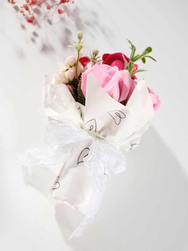 Букет из мыльных лепестков "Розы и флоксы в подарочной упаковке" розовый 12,5х12,5х20,5 см   1066770