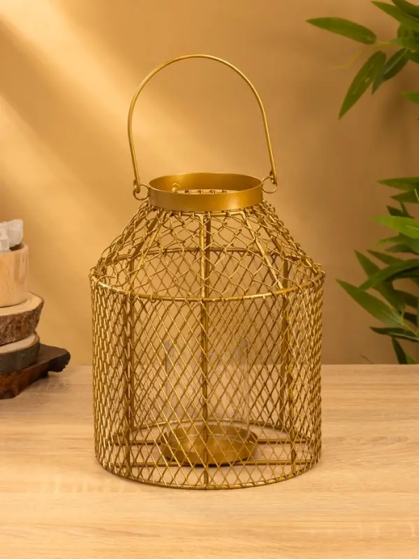 Подсвечник фонарь со стеклянной колбой 20х20х26 см, d 10 см, металл, цв. золото Подсвечник фонарь со стеклянной колбой 20х20х26 см, d 10 см, металл, цв. золото