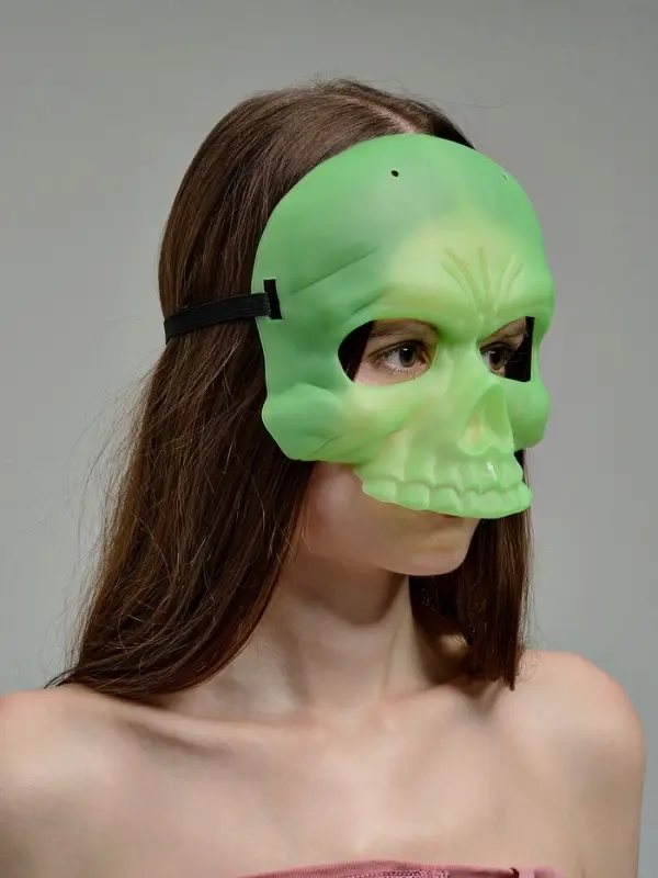 Карнавальная маска Карнавальная маска "Череп" светится в темноте