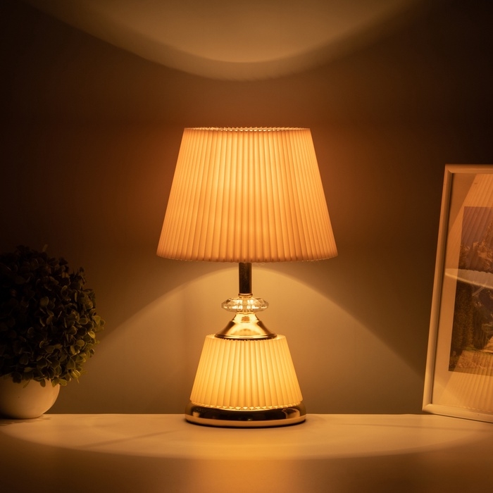 Лампа настольная Лампа настольная "Клаудия" 1х40Вт Е27+LED подсветка основания розовый/золото 15х15х32,5см