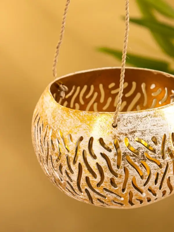 Подсвечник подвесной из кокоса, 9-12 см, золотисто-белый Подсвечник подвесной из кокоса, 9-12 см, золотисто-белый