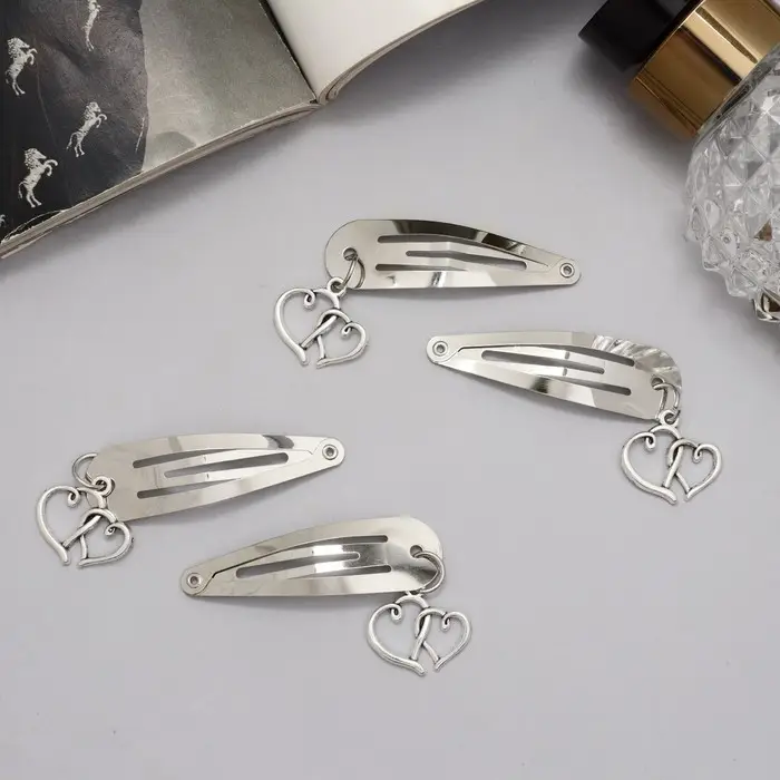 Невидимки для волос «Офелия», набор 4 шт., сердечки, 4.5 см, серебро Невидимки для волос «Офелия», набор 4 шт., сердечки, 4.5 см, серебро