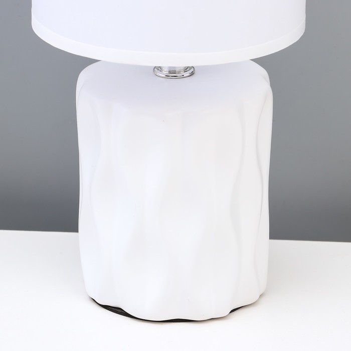 Настольная лампа Настольная лампа "Мюриэль" Е14 40Вт белый 13х13х26,5 см