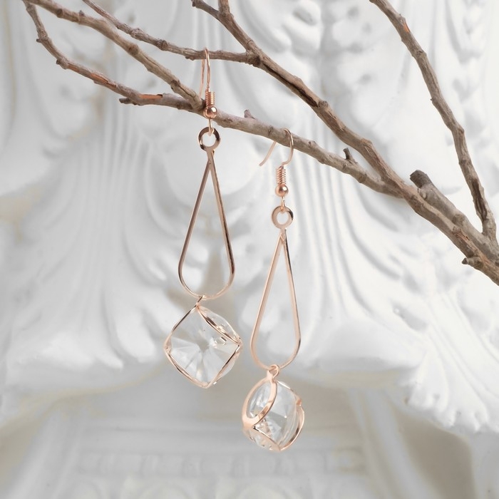 Серьги висячие со стразами «Капля с ромбом», цвет белый в розовом золоте, 7,2 см Серьги висячие со стразами «Капля с ромбом», цвет белый в розовом золоте, 7,2 см