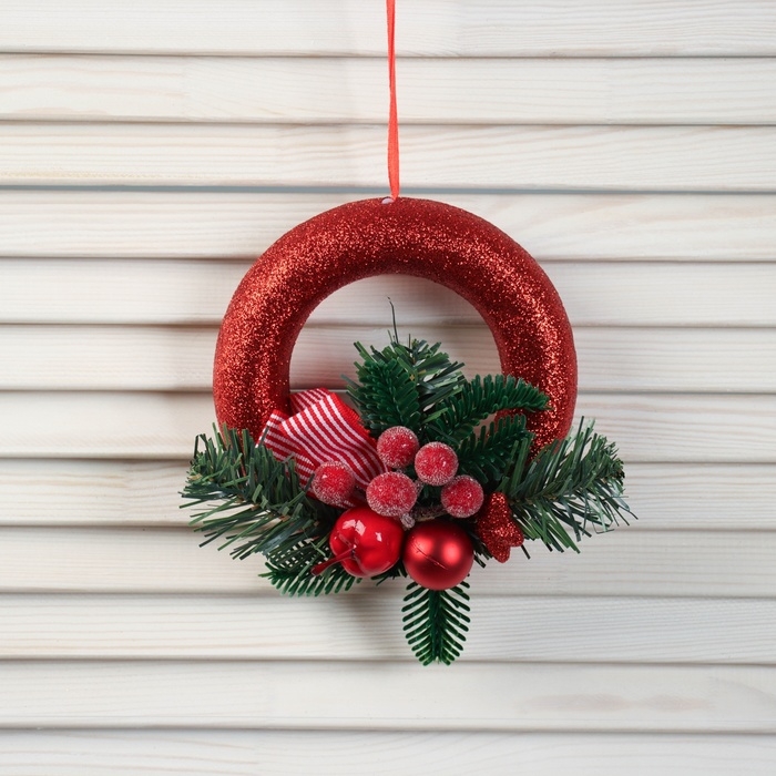 Украшение ёлочное  Украшение ёлочное "Зимняя ягодка на венке" 15х15 см