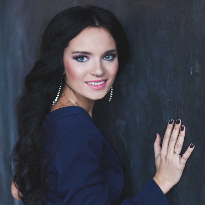 Серьги висячие со стразами Princess дорожка утончённая, цвет белый в золоте, 9 см