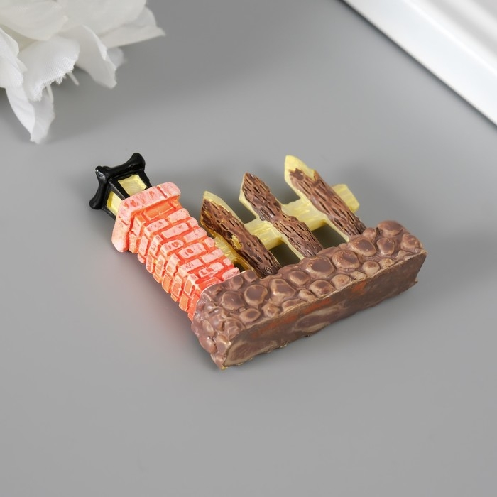 Фигурка для флорариума полистоун  Фигурка для флорариума полистоун "Забор с фонариком" 4,4х4,7 см