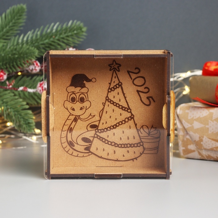 Новогодняя копилка с акрилом  Новогодняя копилка с акрилом "Змея. Праздник" 12х12х4 см