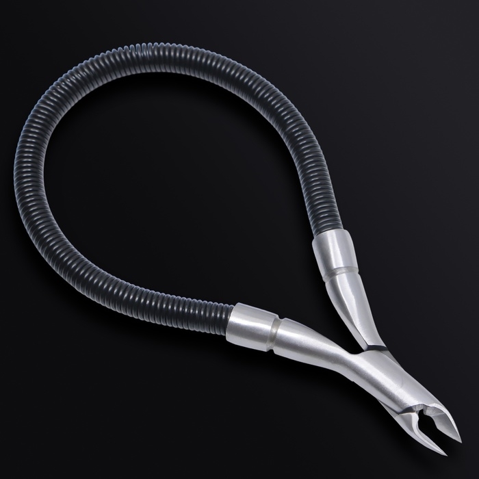 Кусачки маникюрные для кутикулы «Premium», скрытая пружина, 11 см, длина лезвия - 6 мм, цвет серебристый/чёрный Кусачки маникюрные для кутикулы «Premium», скрытая пружина, 11 см, длина лезвия - 6 мм, цвет серебристый/чёрный