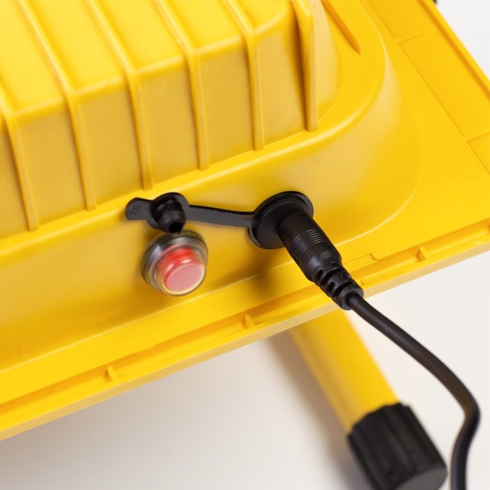 Фонарь-прожектор аккумуляторный, переносной 200 Вт, 20000 мАч, IP67, 28 х 34 см Фонарь-прожектор аккумуляторный, переносной 200 Вт, 20000 мАч, IP67, 28 х 34 см