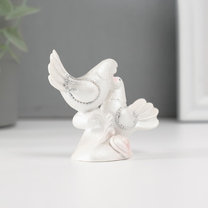 Сувенир полистоун Сувенир полистоун "Два голубя" на подставке, МИКС 6,3х5,5х2,5 см