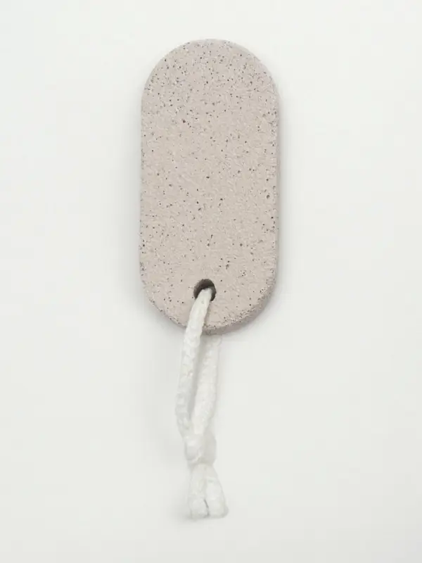 Пемза для педикюра, с подвесом, 9×4.5 см, в коробке, белая Пемза для педикюра, с подвесом, 9×4.5 см, в коробке, белая