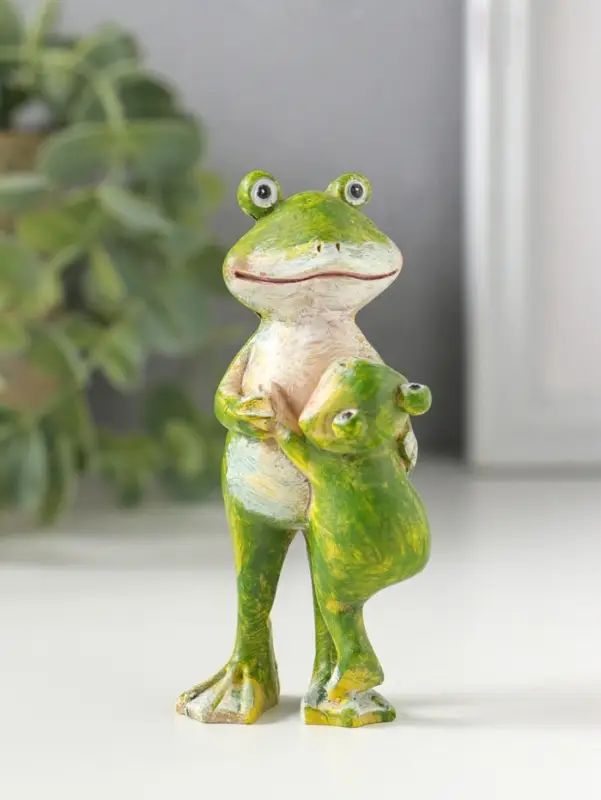 Сувенир полистоун "Лягушонок с малышом - возьми на ручки" 4х3,5х9 см