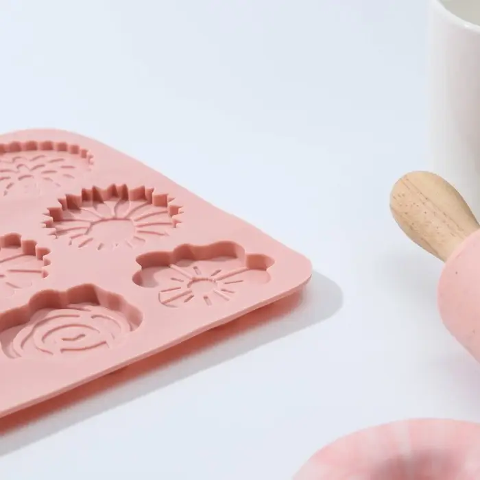 Форма для шоколада Доляна «Цветочная поляна», силикон, 22,5×16,5×0,5 см, 12 ячеек, цвет МИКС Форма для шоколада Доляна «Цветочная поляна», силикон, 22,5×16,5×0,5 см, 12 ячеек, цвет МИКС