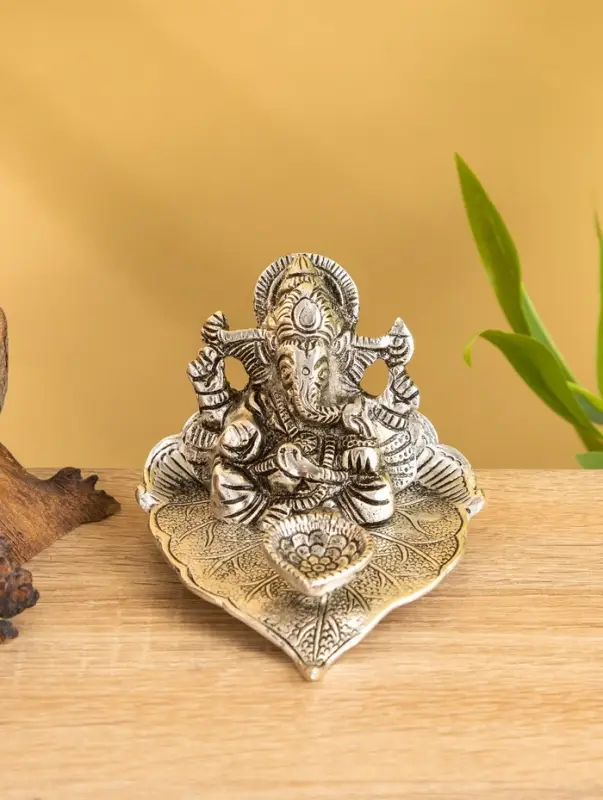 Подставка под благовония «Ганеша на листе», 12.5×10×6.7 см, алюминий Подставка под благовония «Ганеша на листе», 12.5×10×6.7 см, алюминий