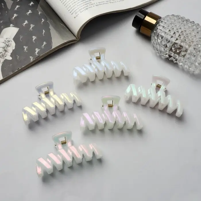 Крабик для волос «Жемчужный», зиг-заг, 7 см, белый Крабик для волос «Жемчужный», зиг-заг, 7 см, белый