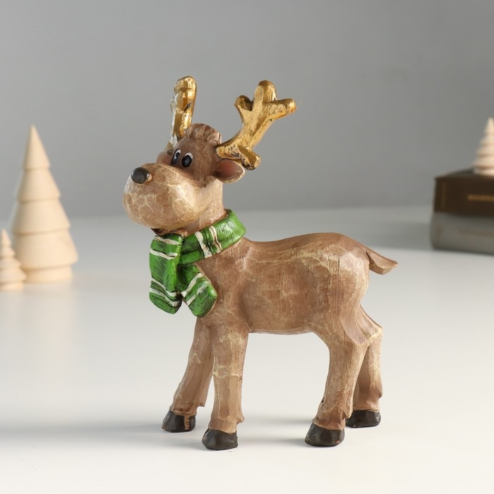 Сувенир полистоун  Сувенир полистоун "Оленёнок в зелёном шарфике с золотыми рожками" 7,3х12х18 см