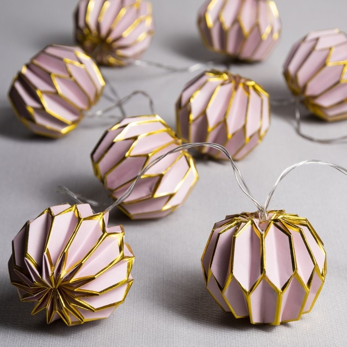 Гирлянда «Нить» 2 м с насадками «Розовый фонарик», IP20, прозрачная нить, 10 LED, батарейки AAх2 (нет в комплекте), свечение тёплое белое Гирлянда «Нить» 2 м с насадками «Розовый фонарик», IP20, прозрачная нить, 10 LED, батарейки AAх2 (нет в комплекте), свечение тёплое белое