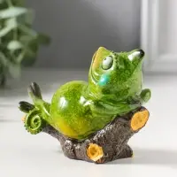 Сувенир полистоун лак "Хамелеон отдыхает на лежаке" зелёный 10,8х6х8,2 см