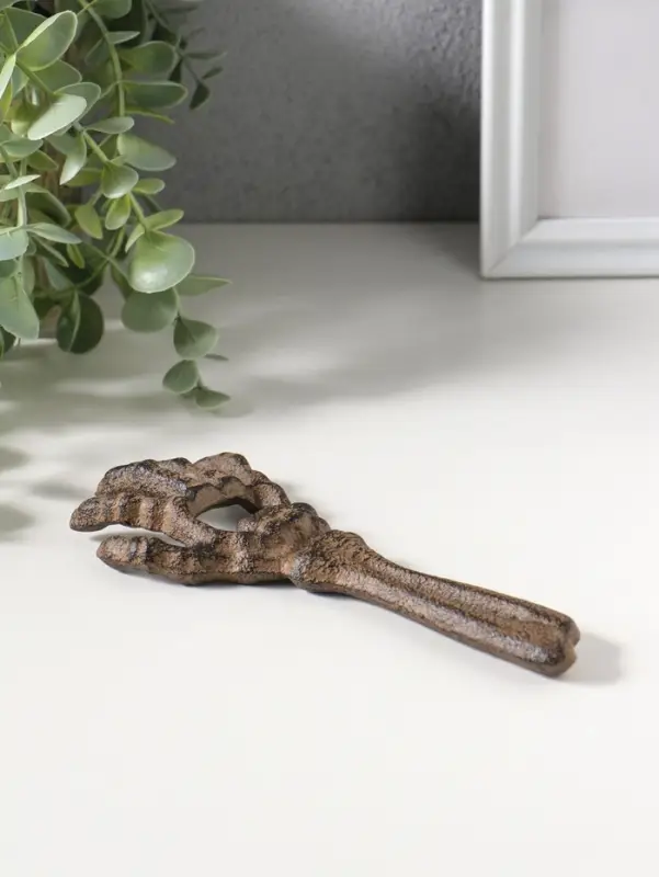 Фигурка - открывашка &laquo;Костлявая рука&raquo;, чугун, 16.5&times;6.8&times;1.5 см