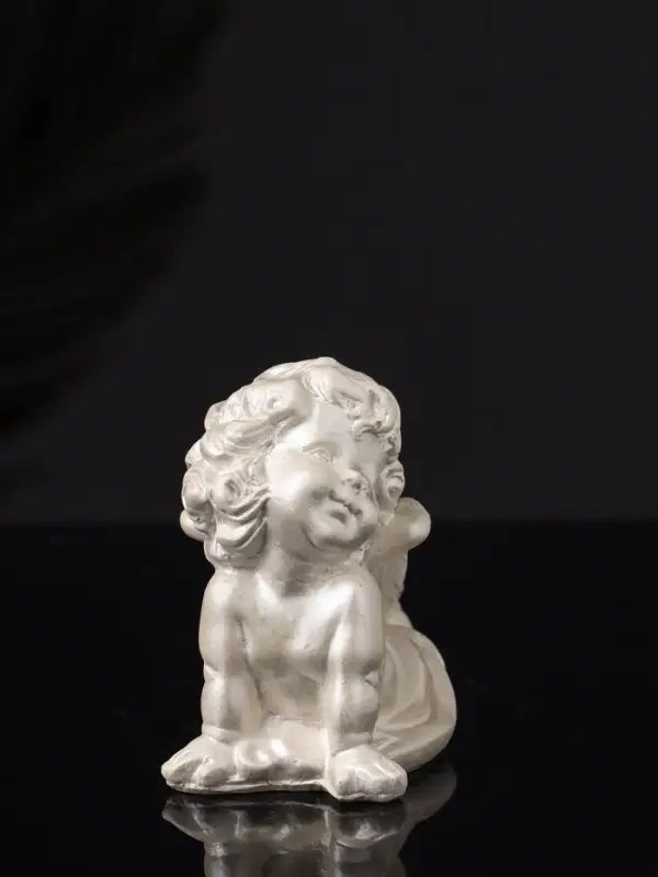 Фигура "Ангел лежит на животе" перламутр, 8х7х5 см