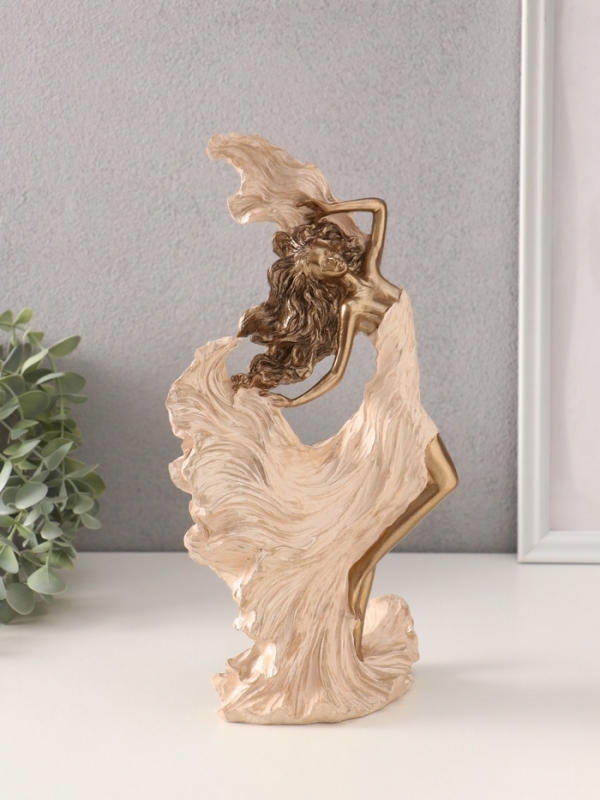 Сувенир полистоун  Сувенир полистоун "Лёгкость. Девушка в летящем платье" бежевый 16х9,5х31 см