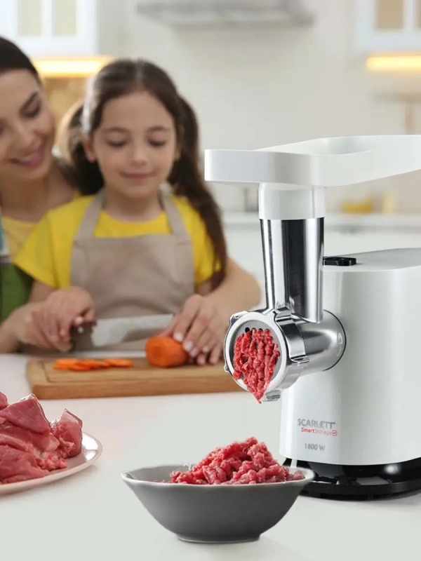 Мясорубка электрическая с насадками кеббе и колбас Мясорубка электрическая с насадками кеббе и колбас