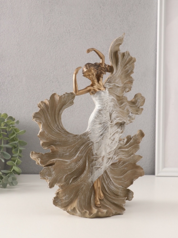 Сувенир полистоун  Сувенир полистоун "Невесомость. Девушка в летящем платье" бежевый 26х11х32,5 см