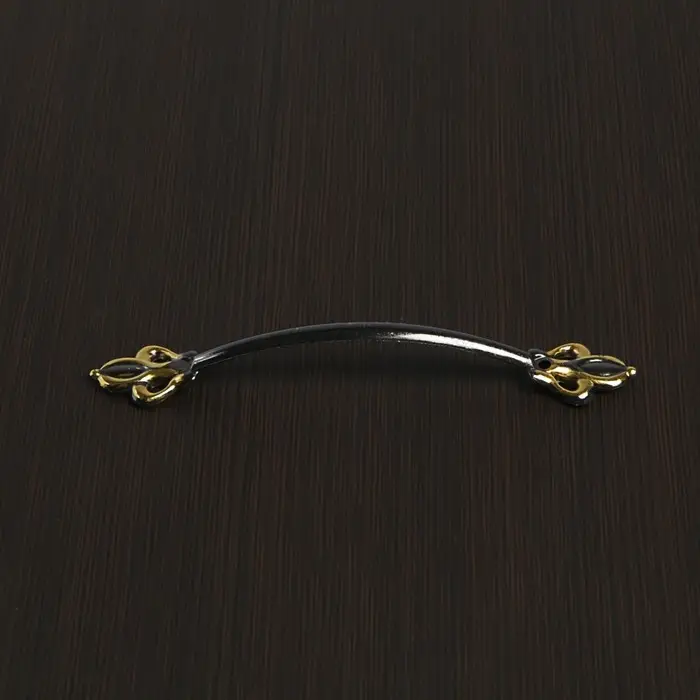 Ручка-скоба мебельная ТУНДРА PC182, м/о 96 мм, цвет черный с золотым Ручка-скоба мебельная ТУНДРА PC182, м/о 96 мм, цвет черный с золотым