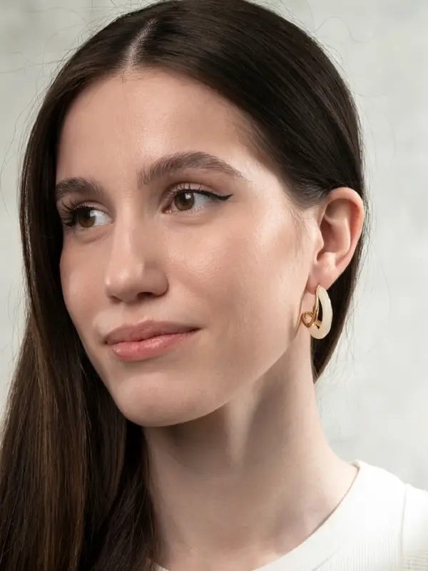 Серьги большие &laquo;Стиль. Полукольцо&raquo;, акрил, белые в золоте