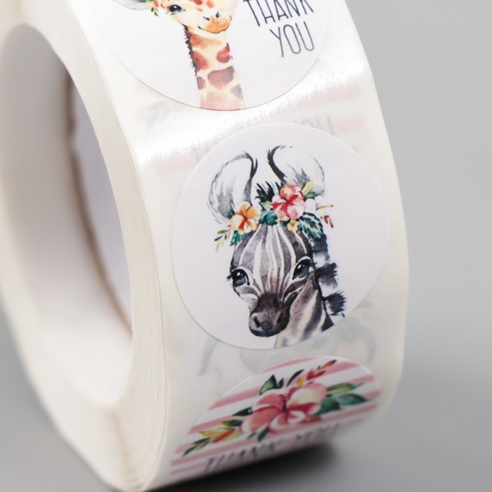 Наклейка бумага "Малыши зверята" d=2,5 см 500 шт в рулоне 3х6,5х6,5 см