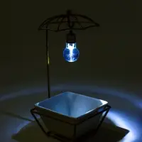 Горшок на подставке с синей подсветкой, керамический, 270 мл, 22&times;10&times;10 см, на батарейках AG3 (3 шт. в комплекте), белый на золотой подставке